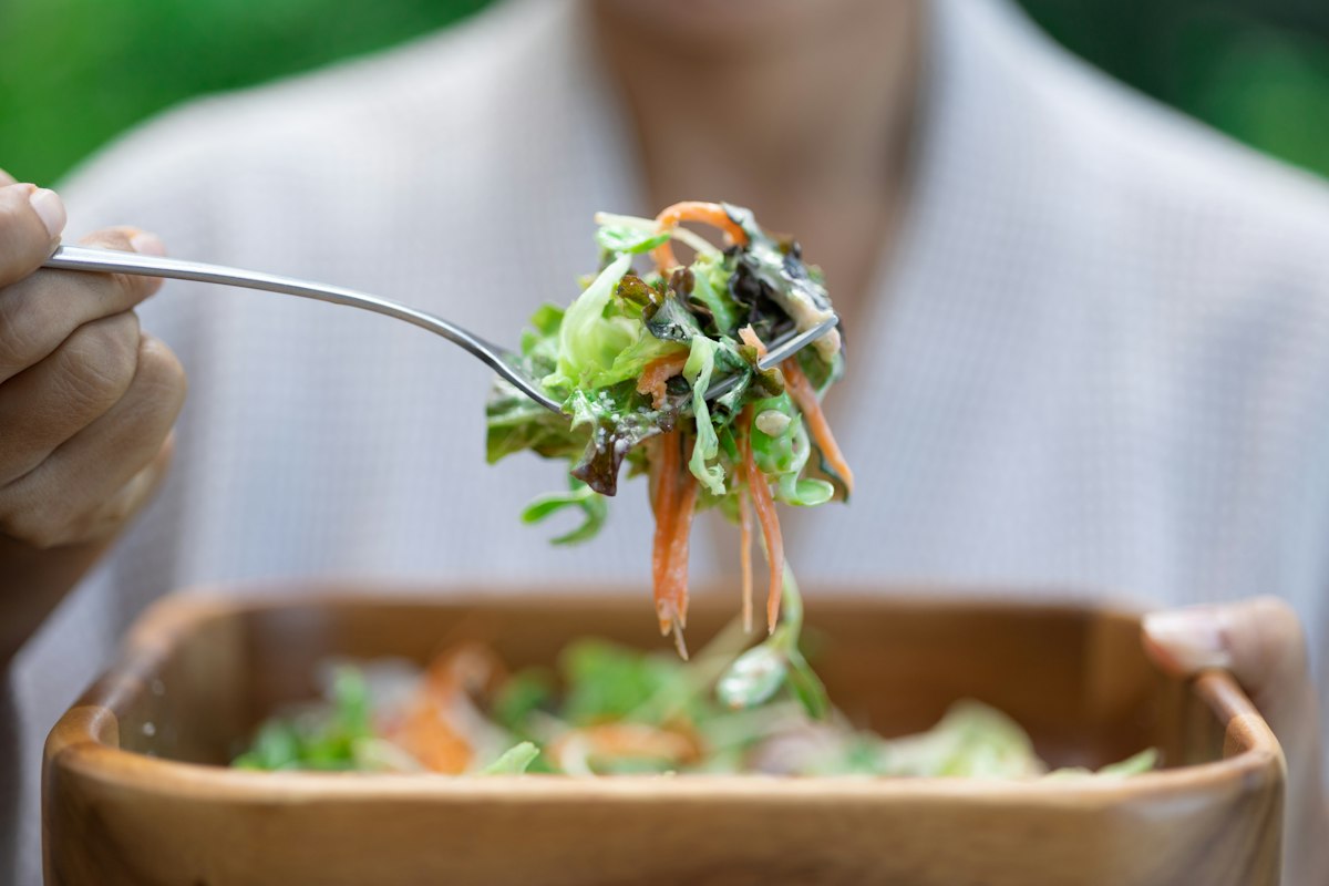 Caldo de hueso casero con vegetales